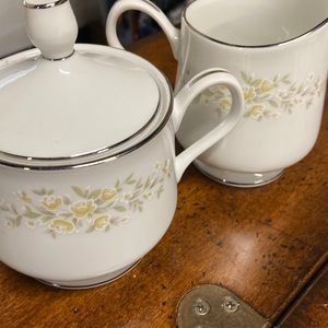 Crown Victoria Carolyn sugar and creamer set